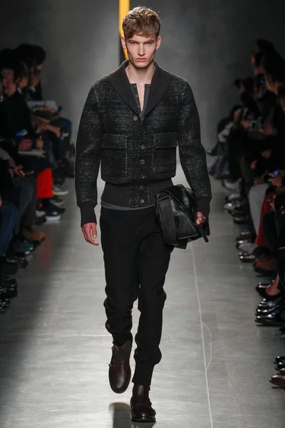 Look 3